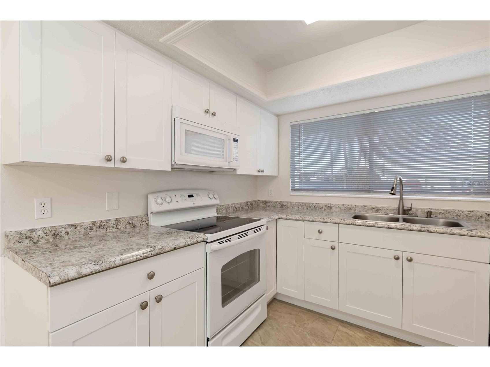 3569 Bee Ridge Sarasota FL 34239 A4688882 image11