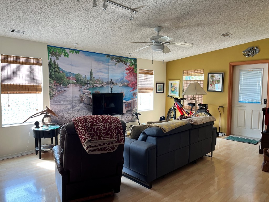 357 Mount Saxon Avenue NE #323 Saint Petersburg FL 33702 TB8374764 image2