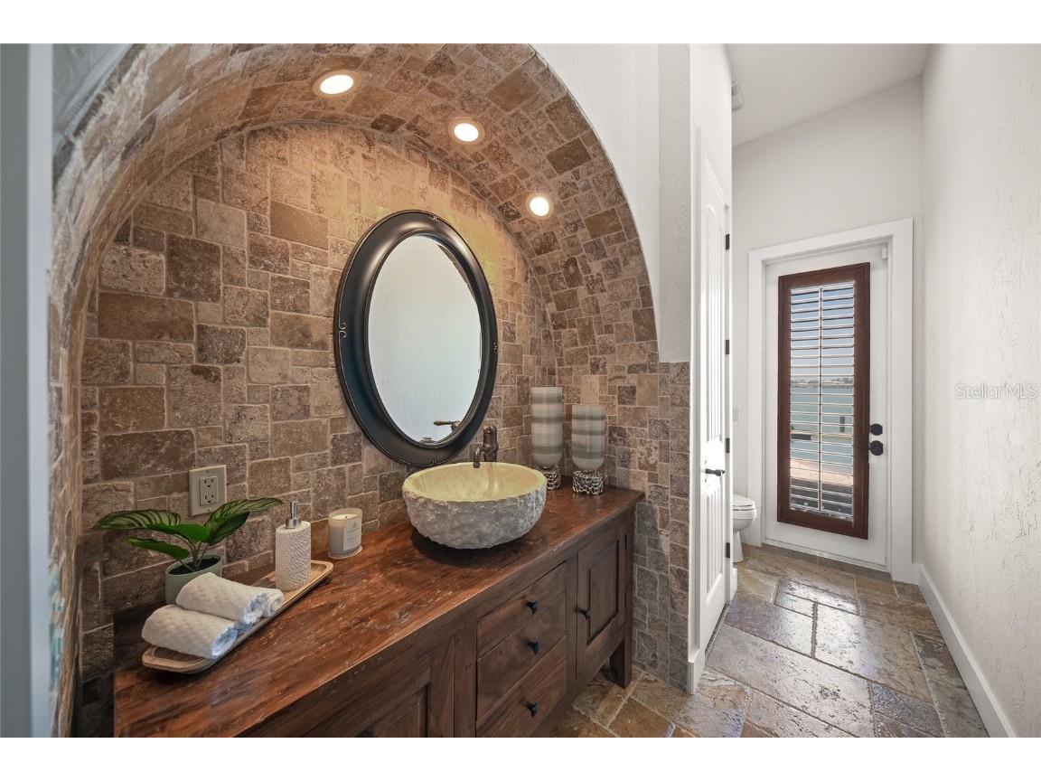 3576 San Remo Terrace Sarasota FL 34239 - ROBERTS BAY A4652012 image21