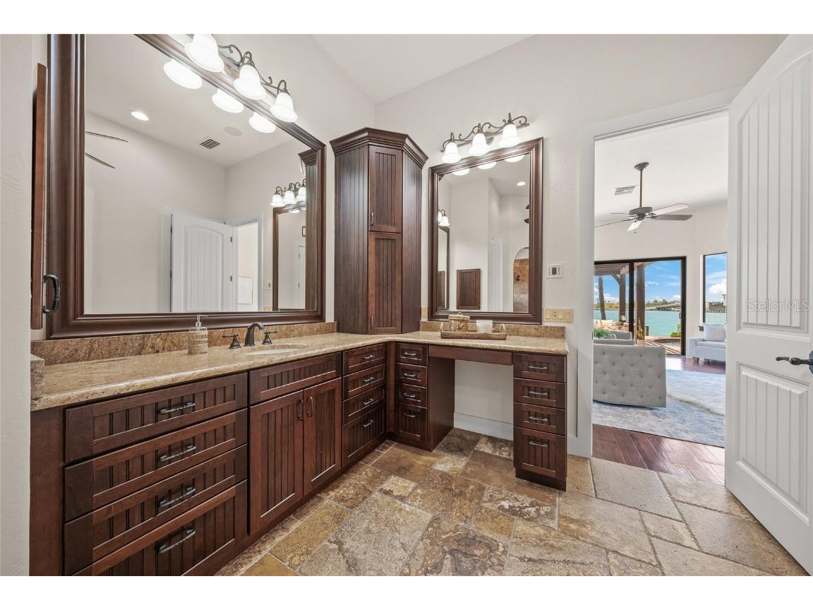 3576 San Remo Terrace Sarasota FL 34239 - ROBERTS BAY A4652012 image33