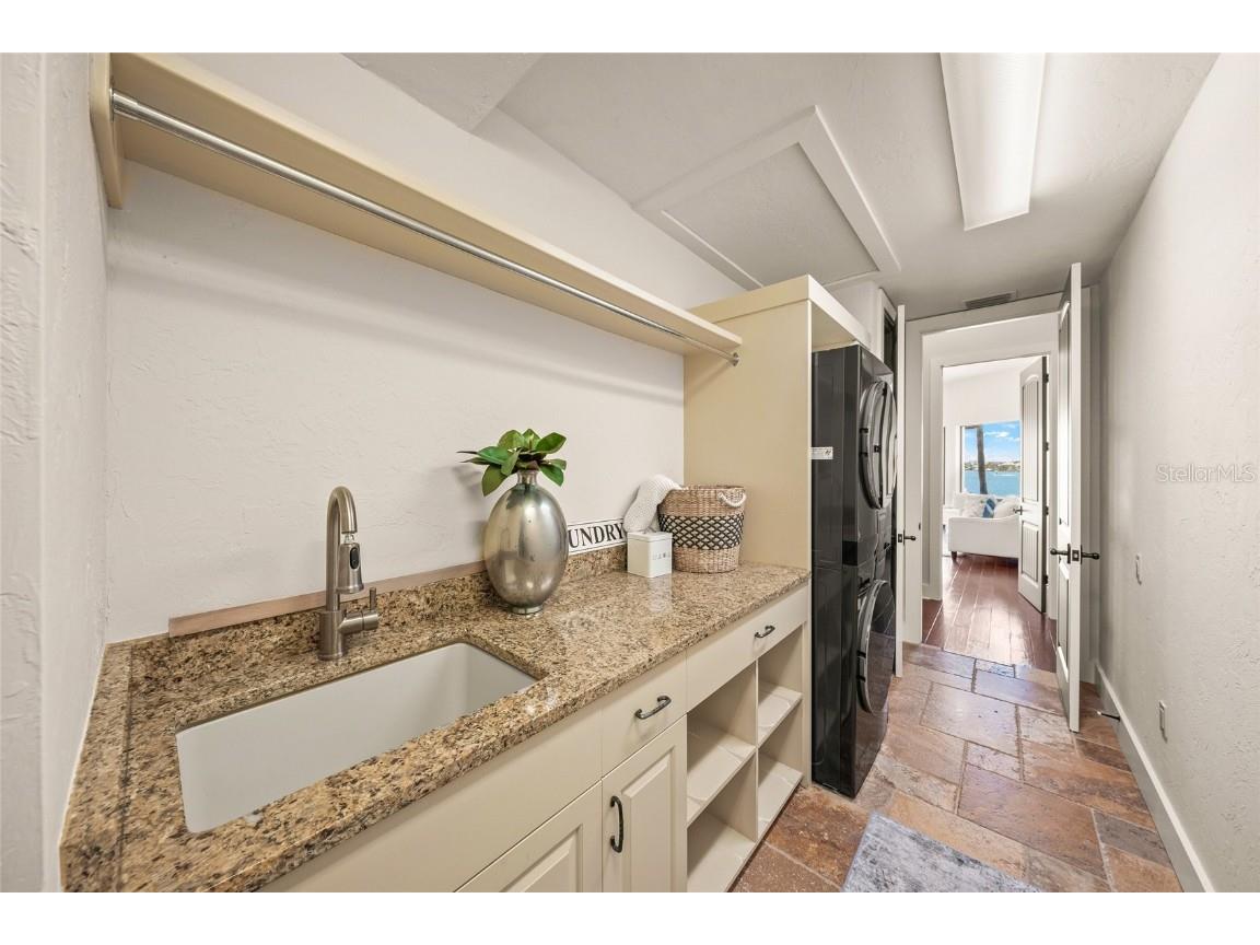 3576 San Remo Terrace Sarasota FL 34239 - ROBERTS BAY A4652012 image46