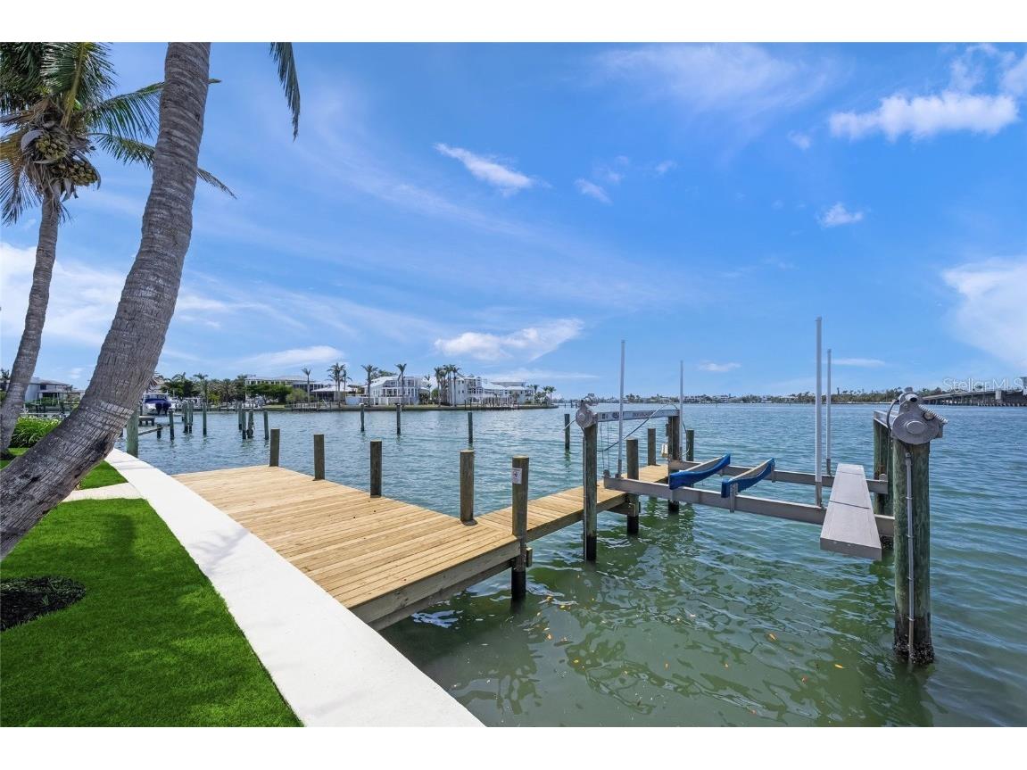 3576 San Remo Terrace Sarasota FL 34239 - ROBERTS BAY A4652012 image54