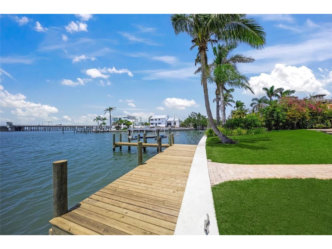 3576 San Remo Terrace Sarasota FL 34239 - ROBERTS BAY A4652012 image55