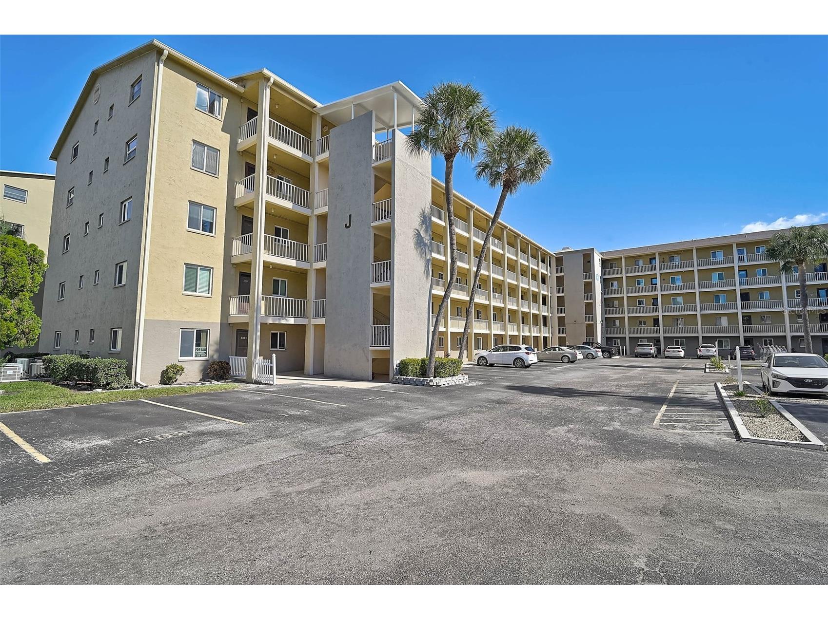 3585 Lake Bayshore Drive #J-301 Bradenton FL 34205 A4674487 image1