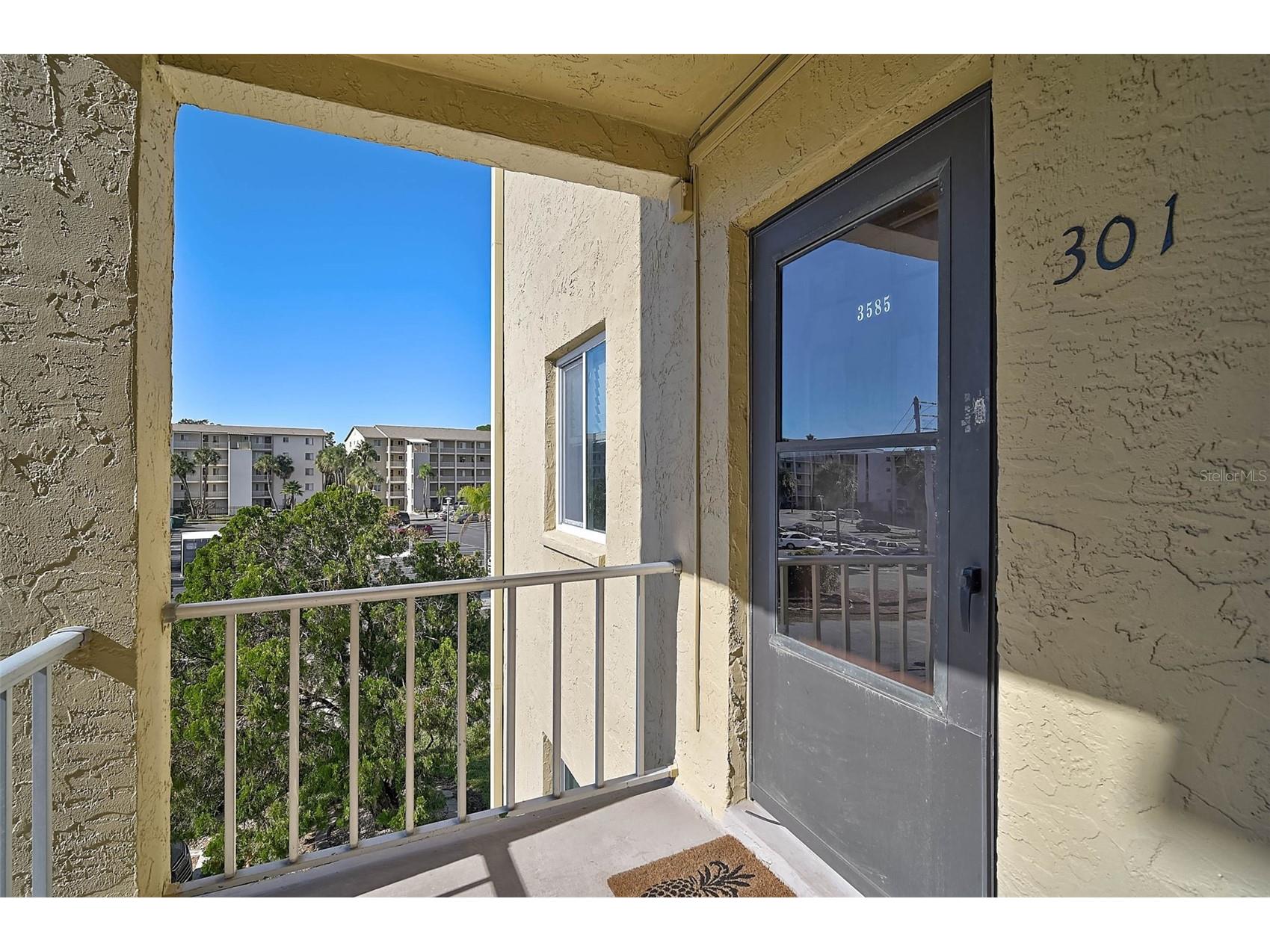 3585 Lake Bayshore Drive #J-301 Bradenton FL 34205 A4674487 image2