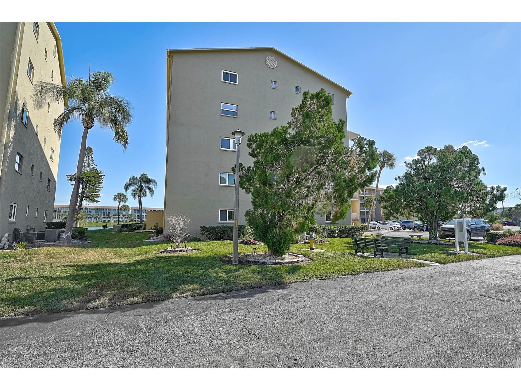 3585 Lake Bayshore Drive #J-301 Bradenton FL 34205 A4674487 image30
