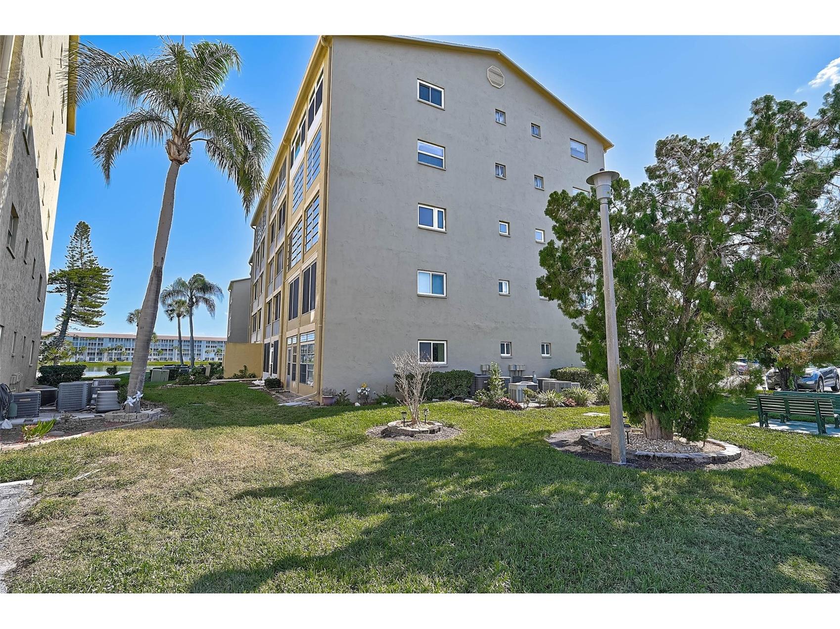 3585 Lake Bayshore Drive #J-301 Bradenton FL 34205 A4674487 image31