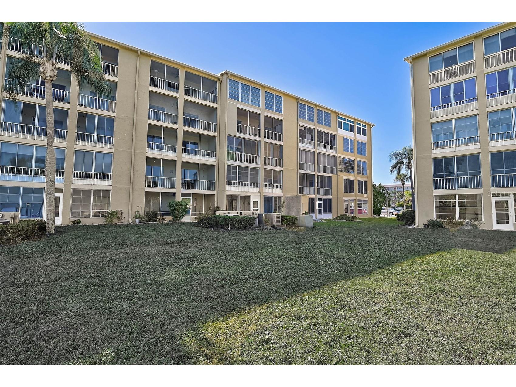 3585 Lake Bayshore Drive #J-301 Bradenton FL 34205 A4674487 image32
