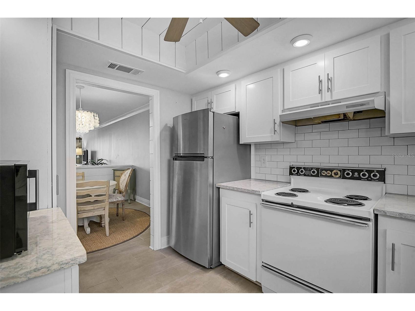 3585 Lake Bayshore Drive #J-301 Bradenton FL 34205 A4674487 image6