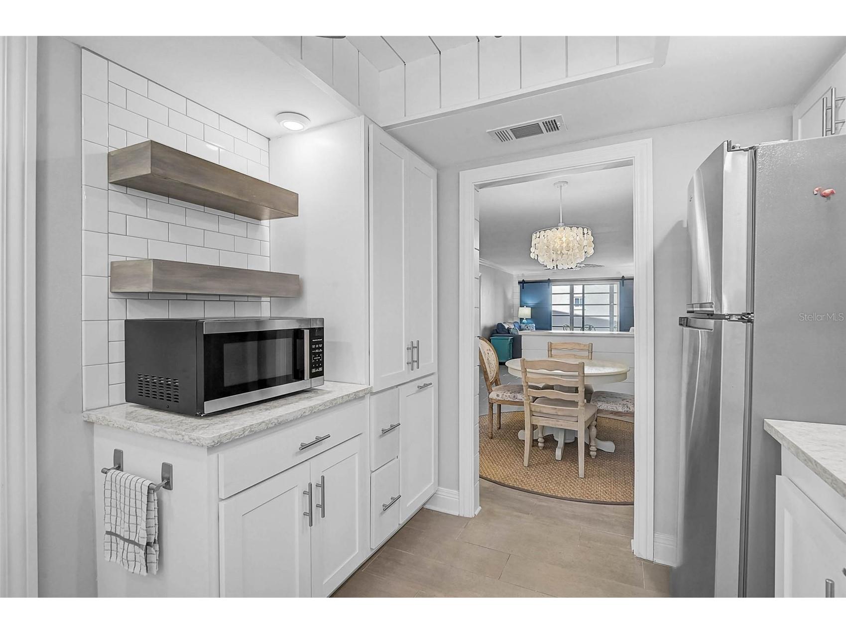 3585 Lake Bayshore Drive #J-301 Bradenton FL 34205 A4674487 image7