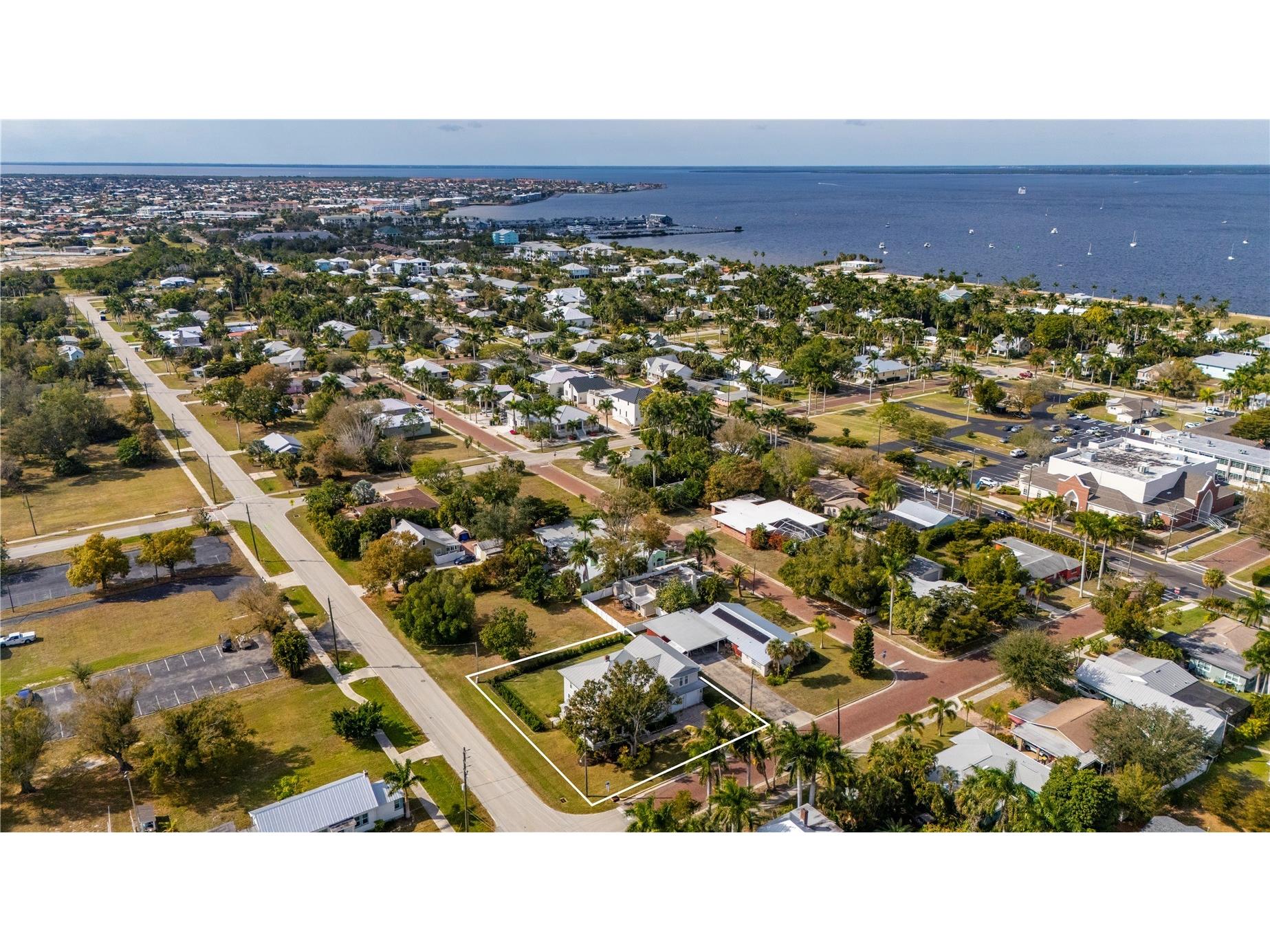 359 Gill Street Punta Gorda FL 33950 C7520340 image1