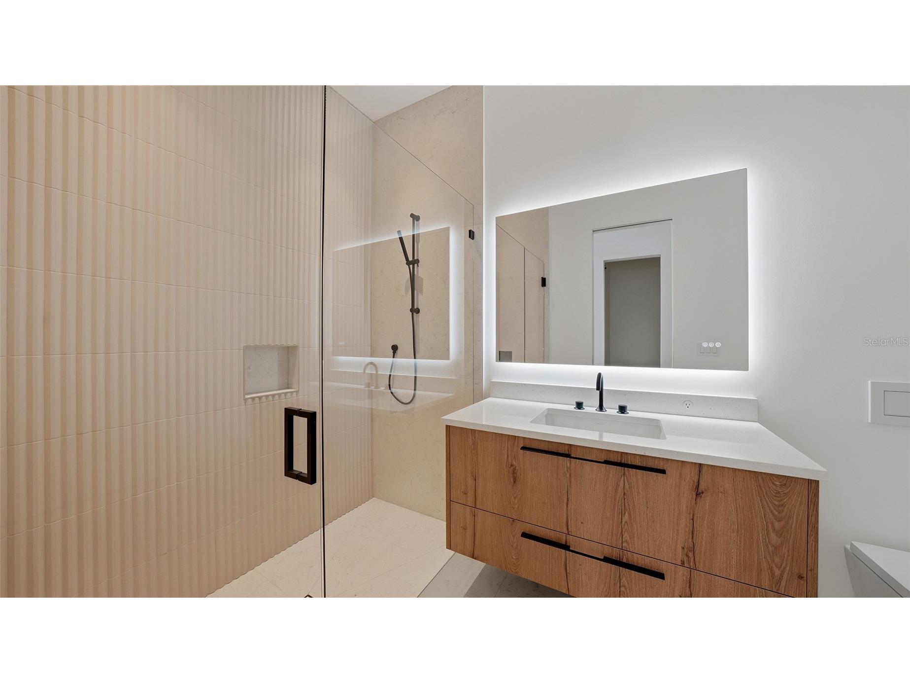 359 N Shore Drive Sarasota FL 34234 A4677821 image30
