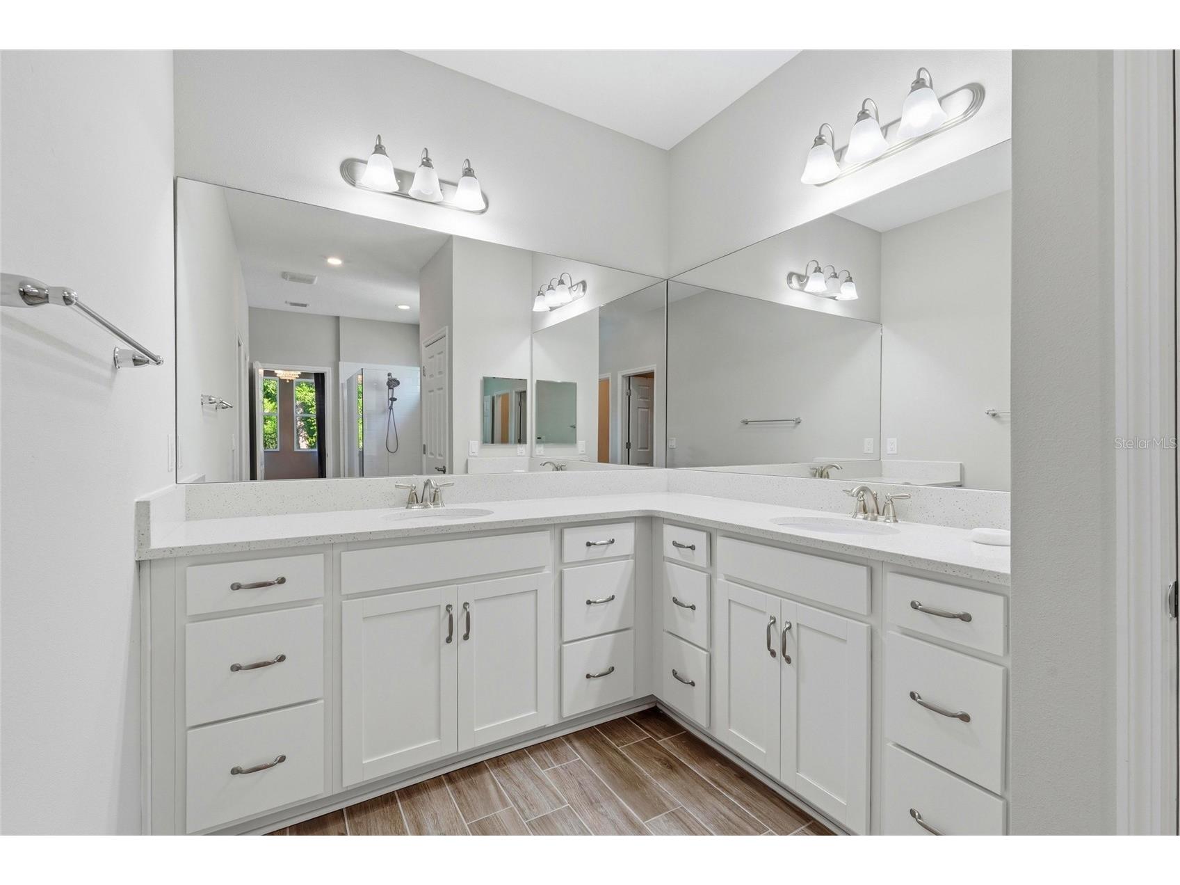 3590 Secret Stroll Drive Sarasota FL 34240 A4699349 image32