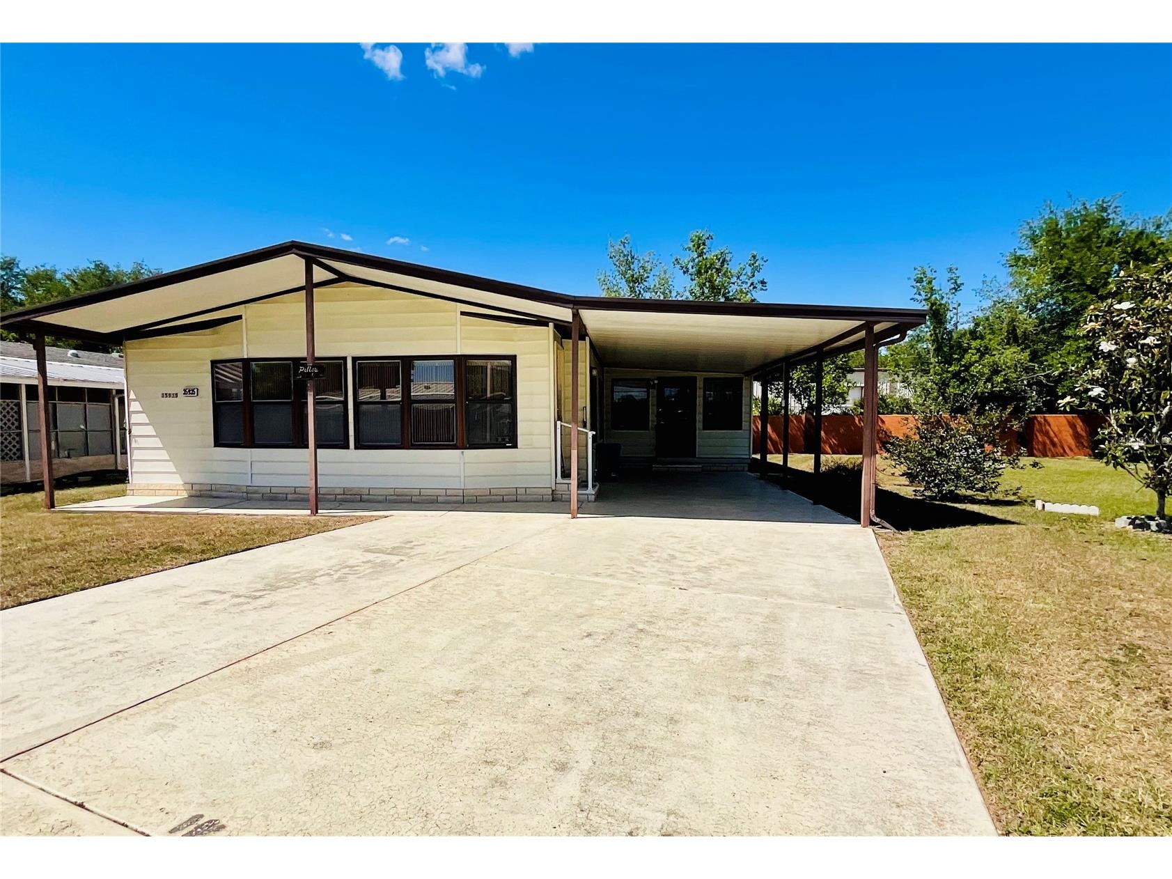 35935 Tanda Circle Zephyrhills FL 33541 L4961580 image1