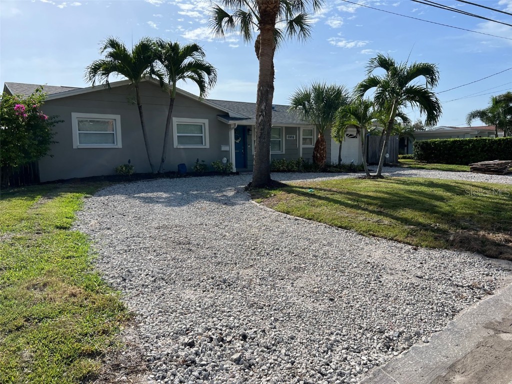 3596 Beach Drive SE Saint Petersburg FL 33705 - COQUINA KEY CANAL U8210134 image1