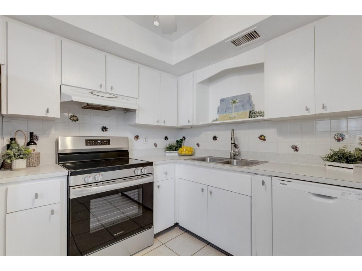 360 Base Avenue E #413 Venice FL 34285 N6138524 image7