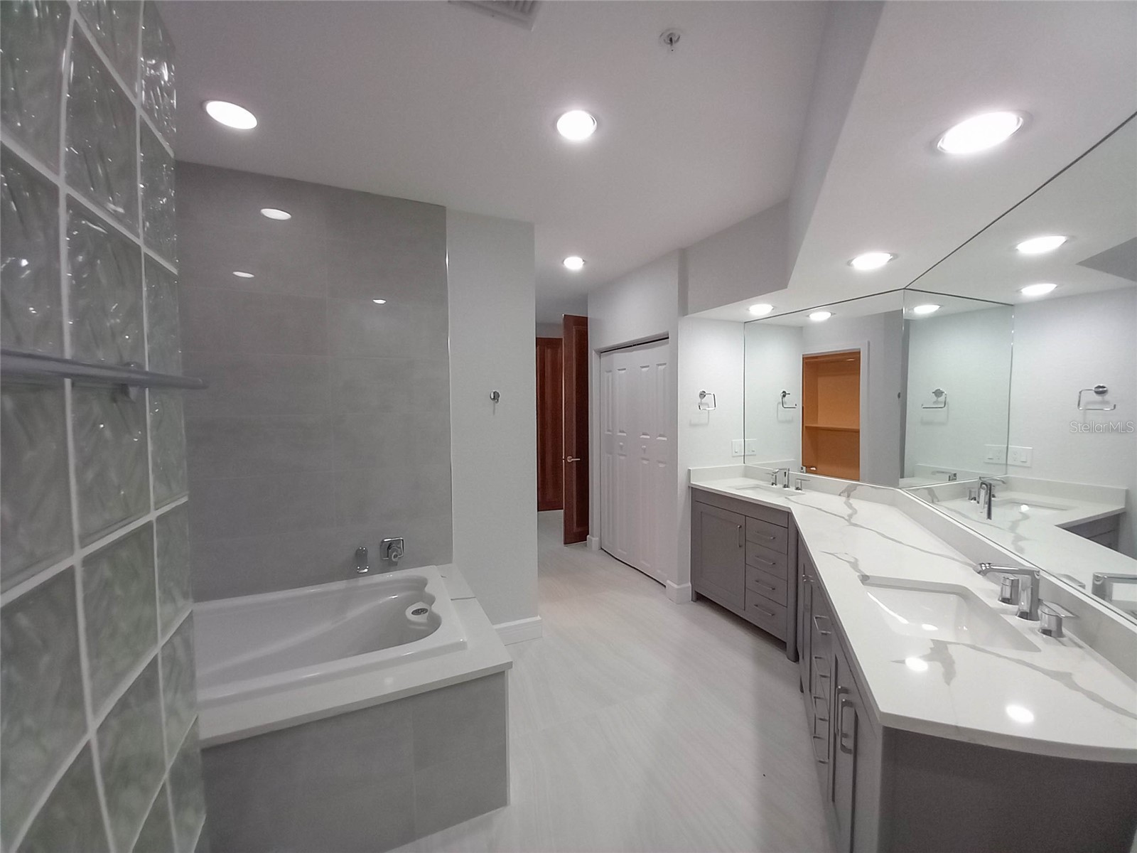 360 Gulf Of Mexico Drive #312 Longboat Key FL 34228 - SARASOTA BAY A4687695 image18