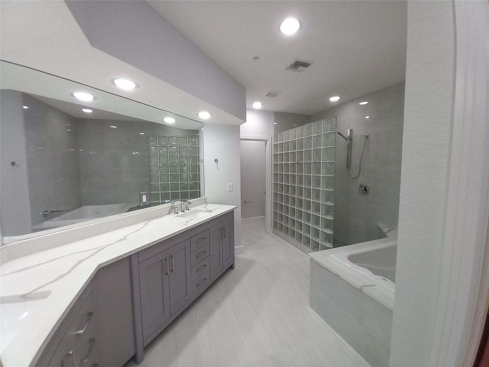 360 Gulf Of Mexico Drive #312 Longboat Key FL 34228 - SARASOTA BAY A4687695 image6