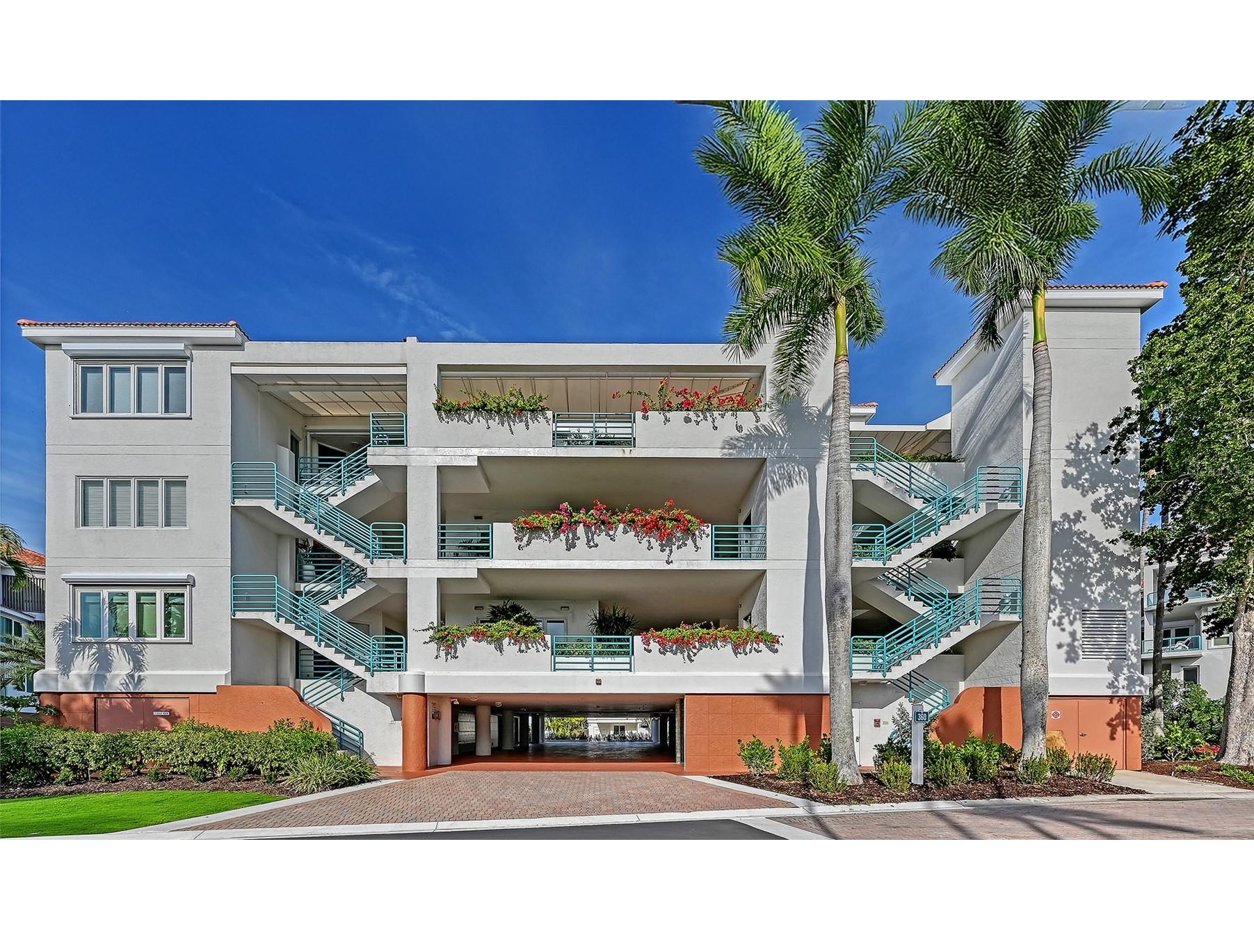 360 Gulf Of Mexico Drive #332 Longboat Key FL 34228 - SARASOTA BAY A4674342 image1