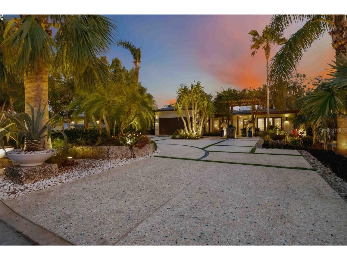 360 N Shore Drive Sarasota FL 34234 A4631114 image1