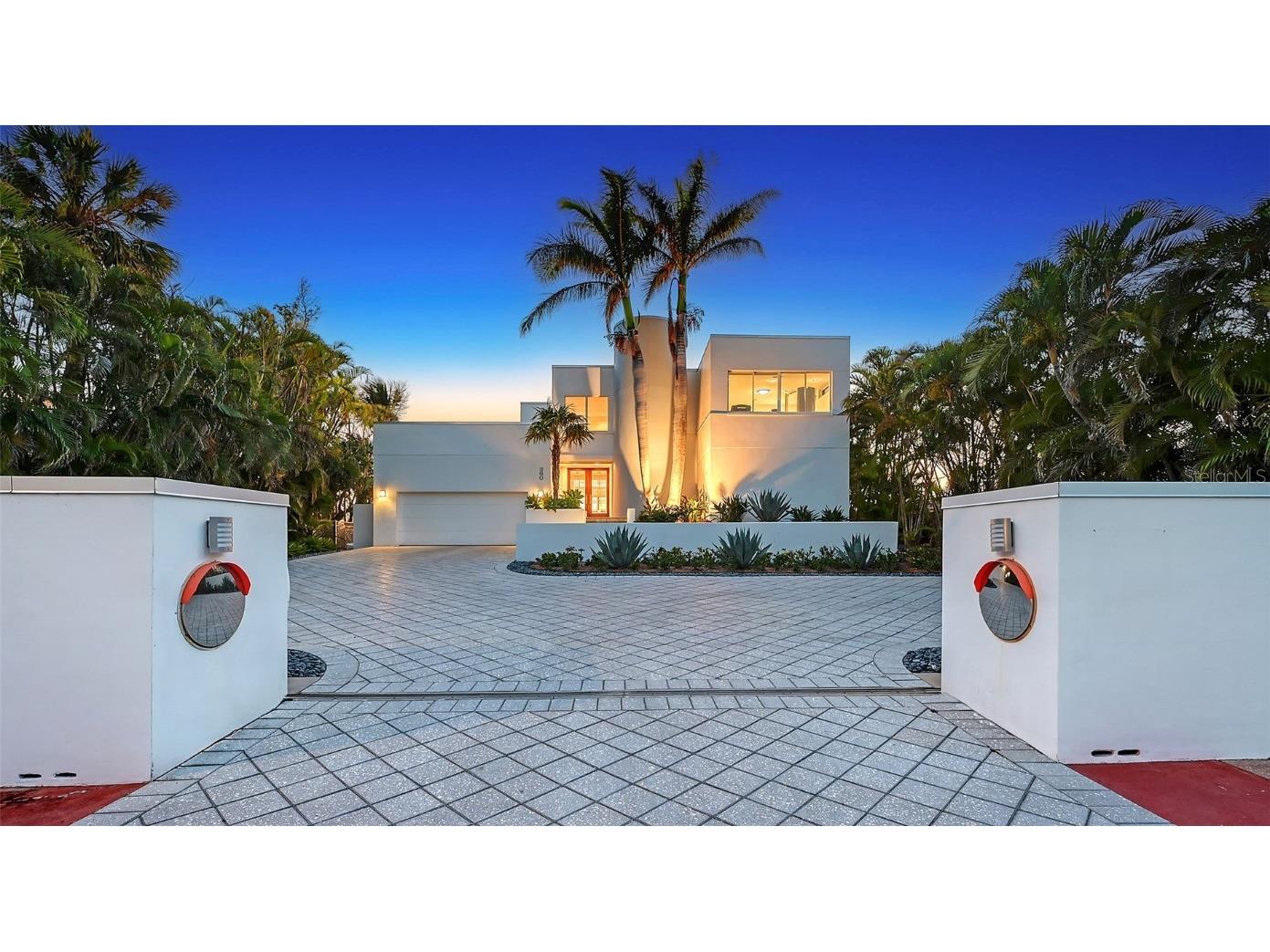 360 N Washington Drive Sarasota FL 34236 - PANSY BAYOU A4649298 image1