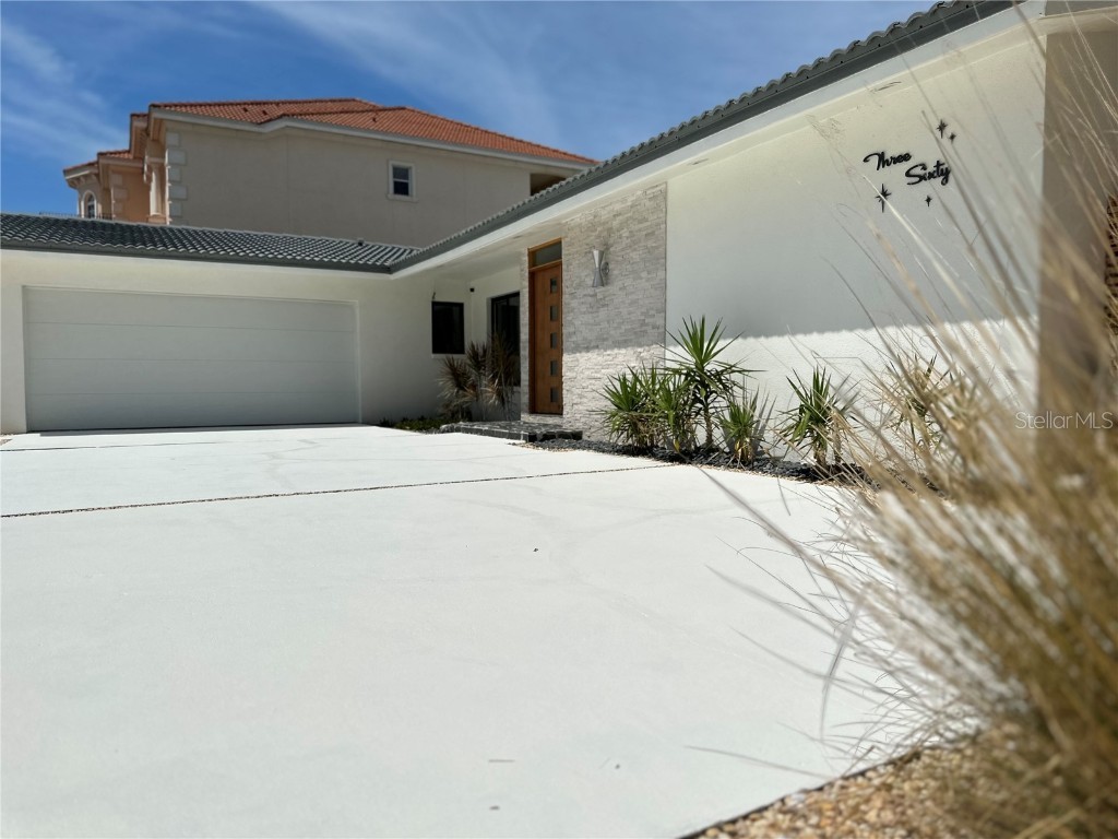 360 Palm Island NE Clearwater Beach FL 33767 U8194999 image1