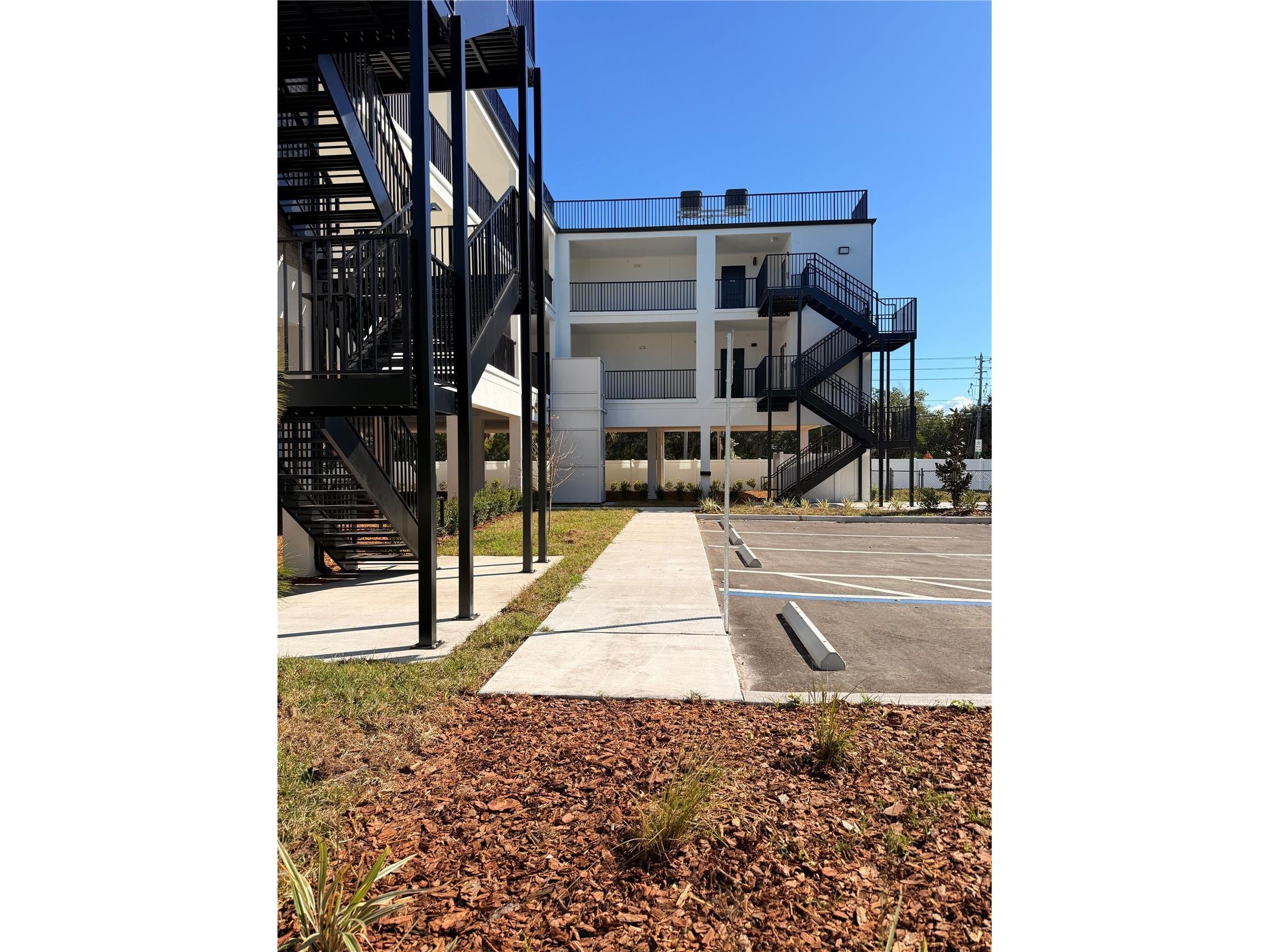 3601 6th Street S Saint Petersburg FL 33705 TB8468392 image2