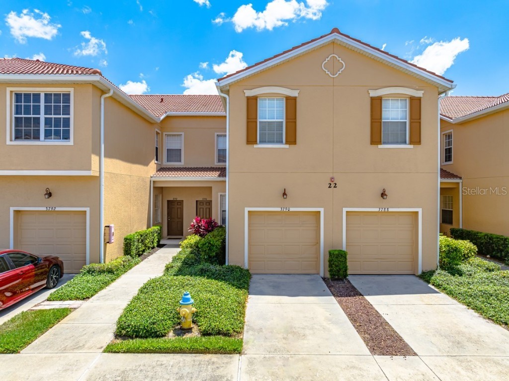 3601 Parkridge Circle #12-104 Sarasota FL 34243 A4628822 image1