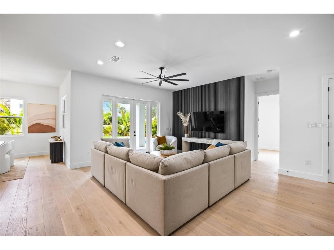 3601 W Platt Street Tampa FL 33609 TB8452638 image10