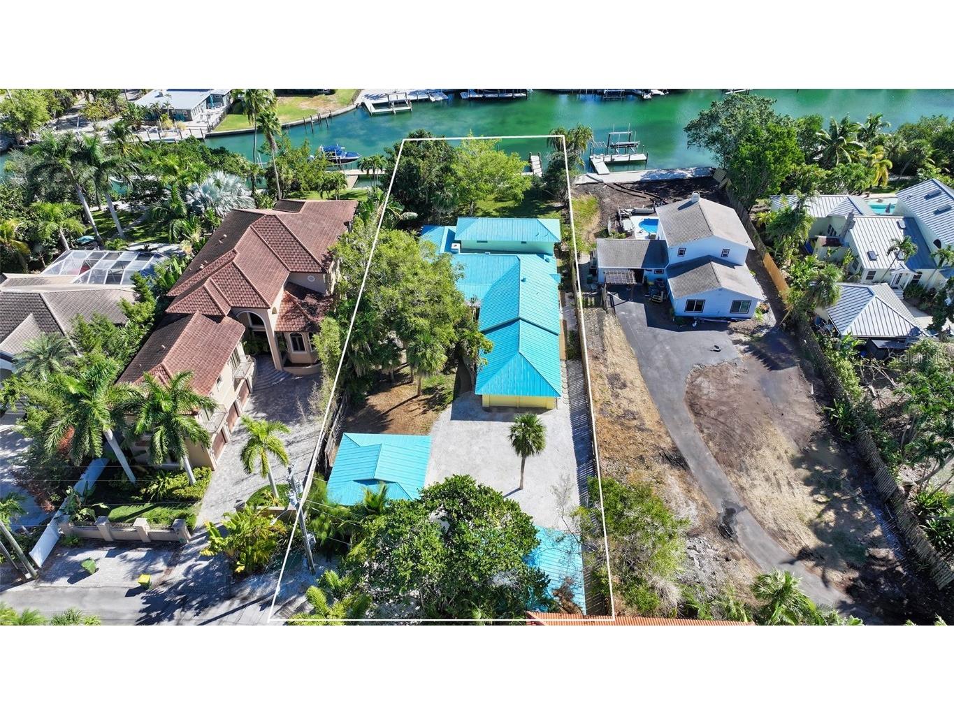 3601 White Lane Sarasota FL 34242 - HANSON BAYOU A4588944 image1