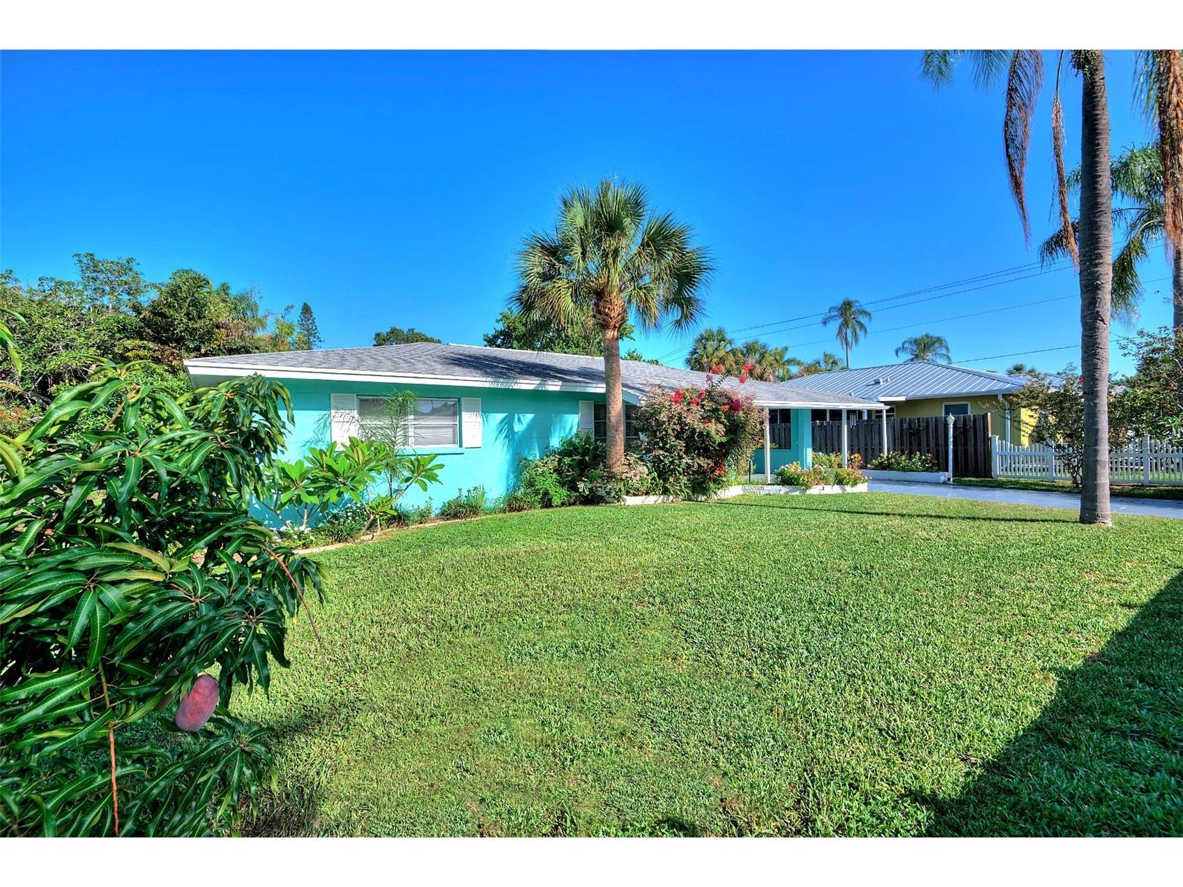 3605 Iroquois Avenue Sarasota FL 34234 A4655243 image2