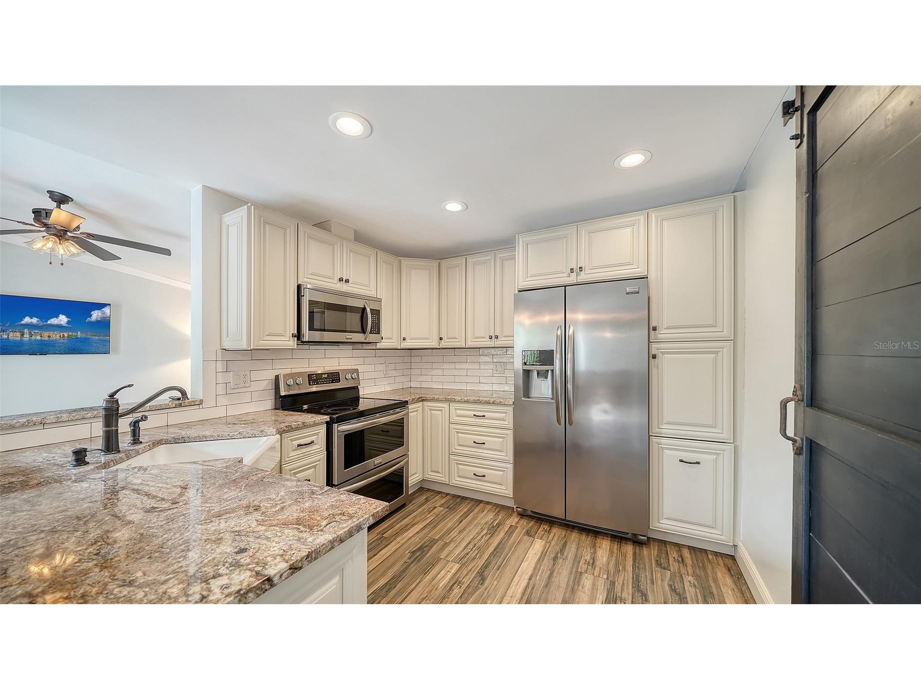 361 Bearded Oaks Circle Sarasota FL 34232 A4693575 image13