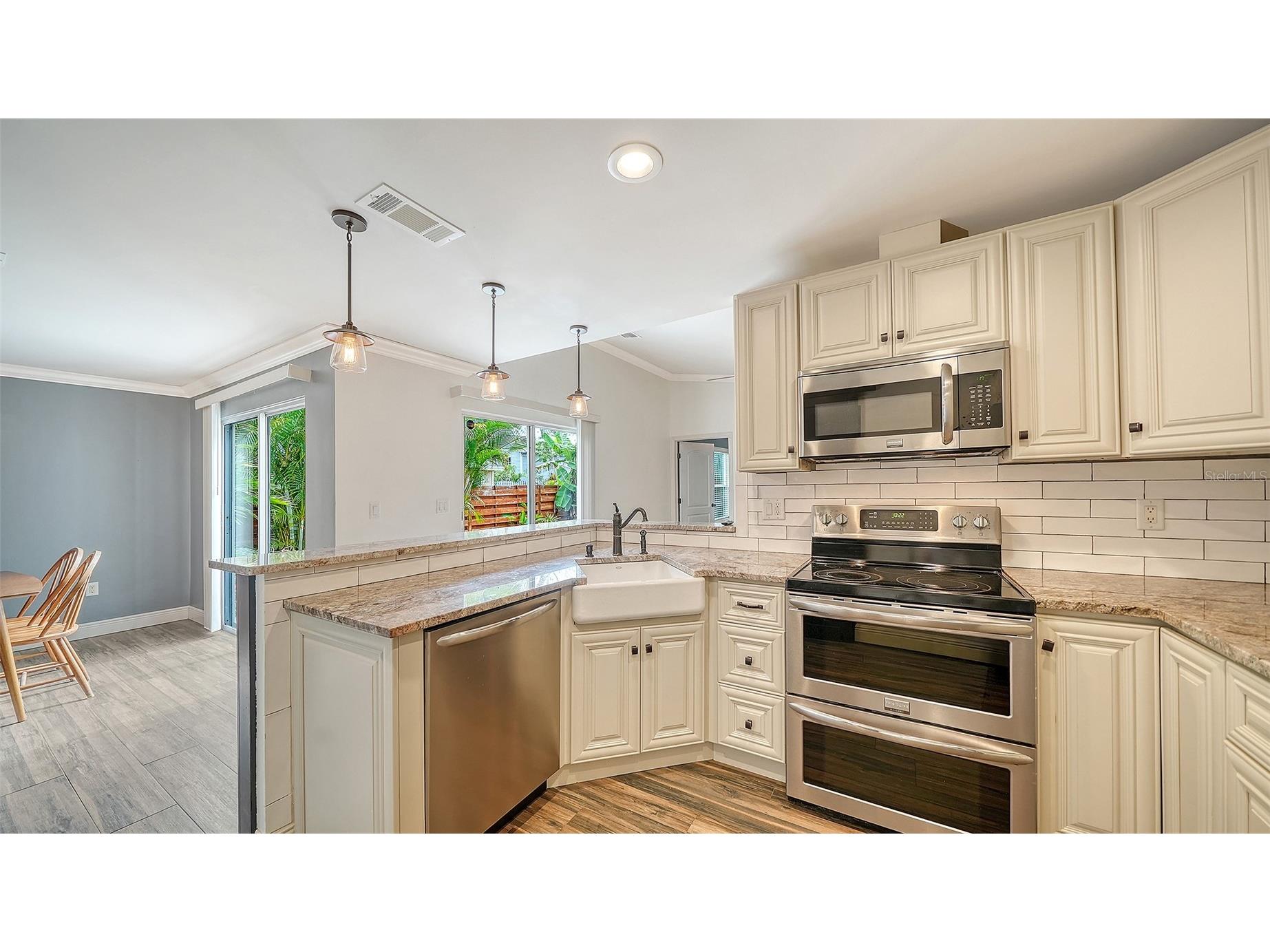 361 Bearded Oaks Circle Sarasota FL 34232 A4693575 image14