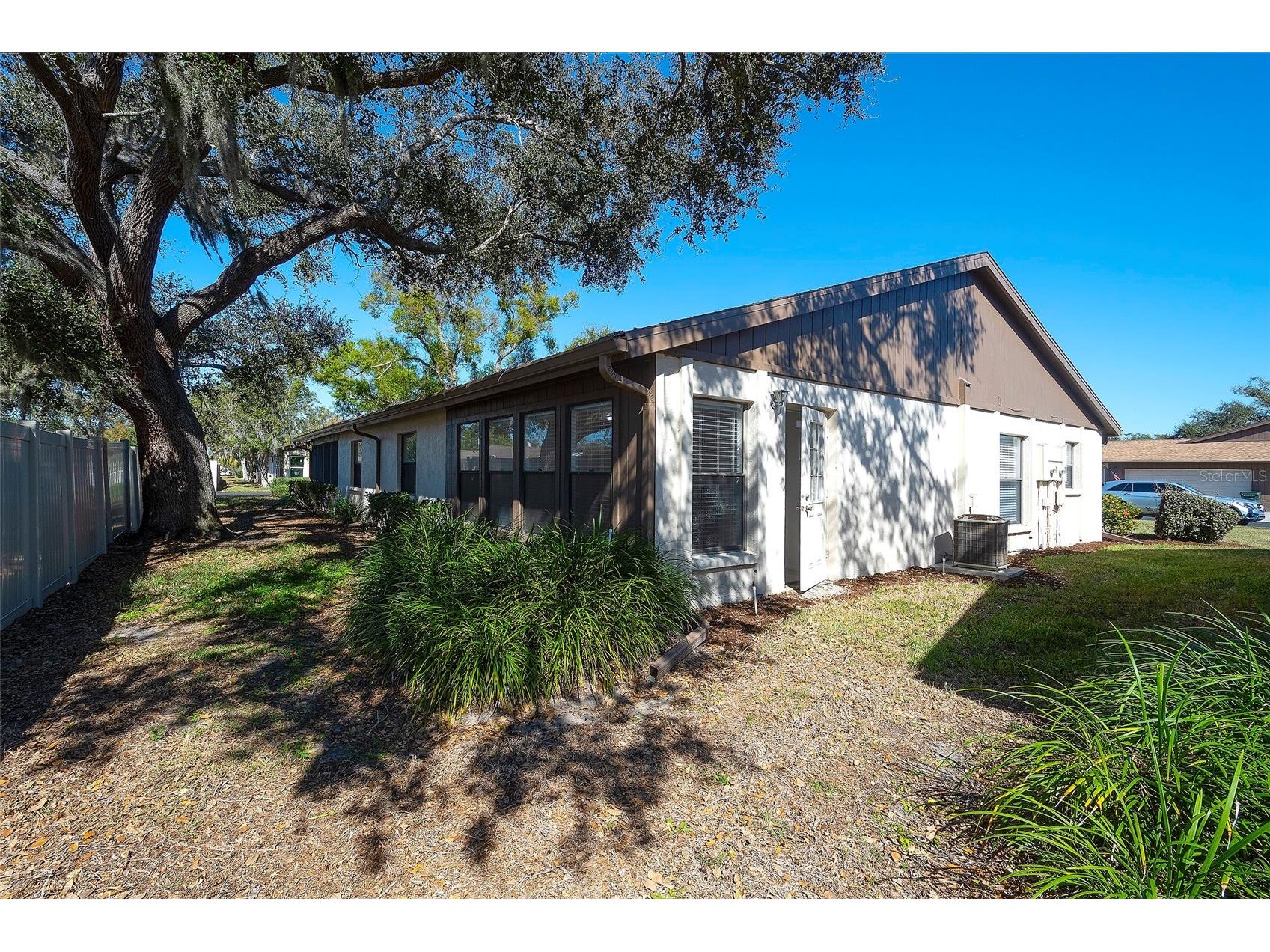 361 Oak Hill Drive #3 Sarasota FL 34232 A4681110 image2