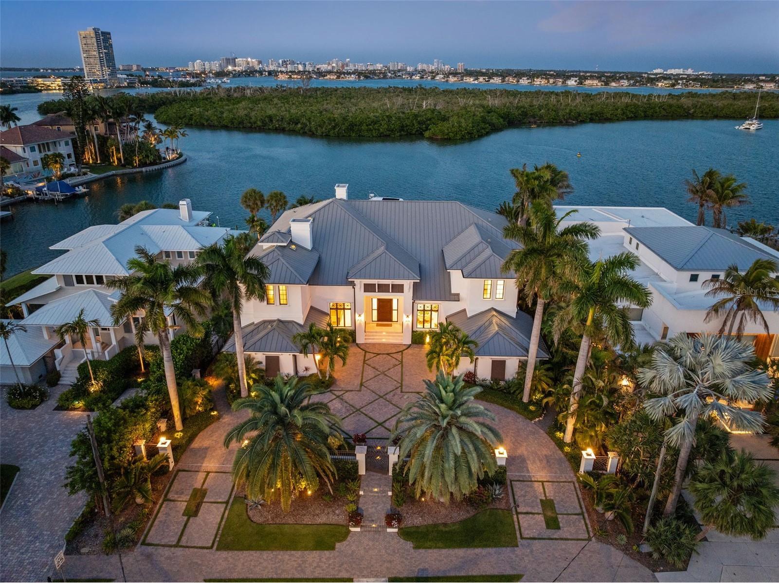 361 S Blvd Of The Presidents Sarasota FL 34236 - SARASOTA BAY A4689343 image1