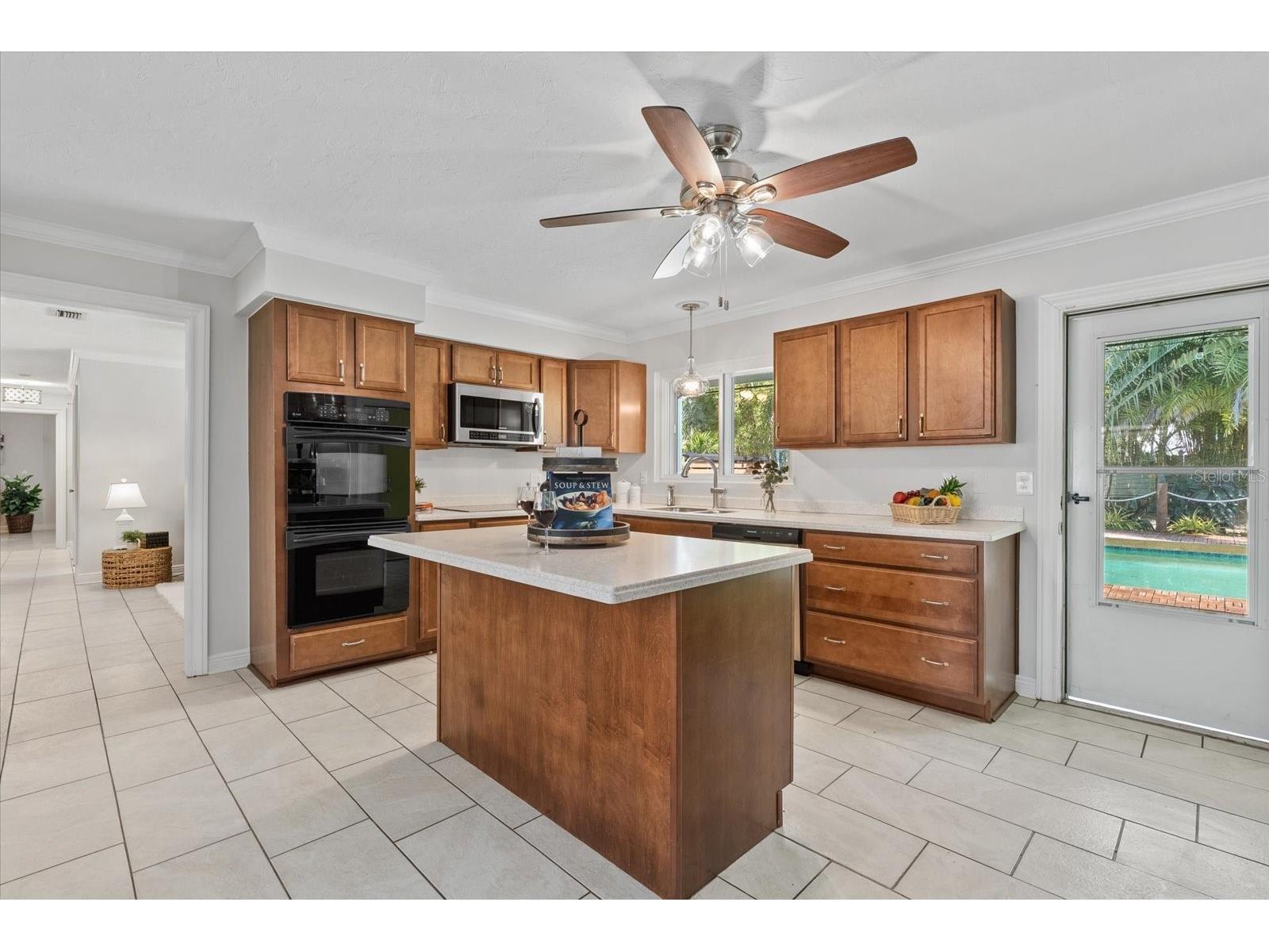 361 Scott Avenue Sarasota FL 34243 A4692752 image13