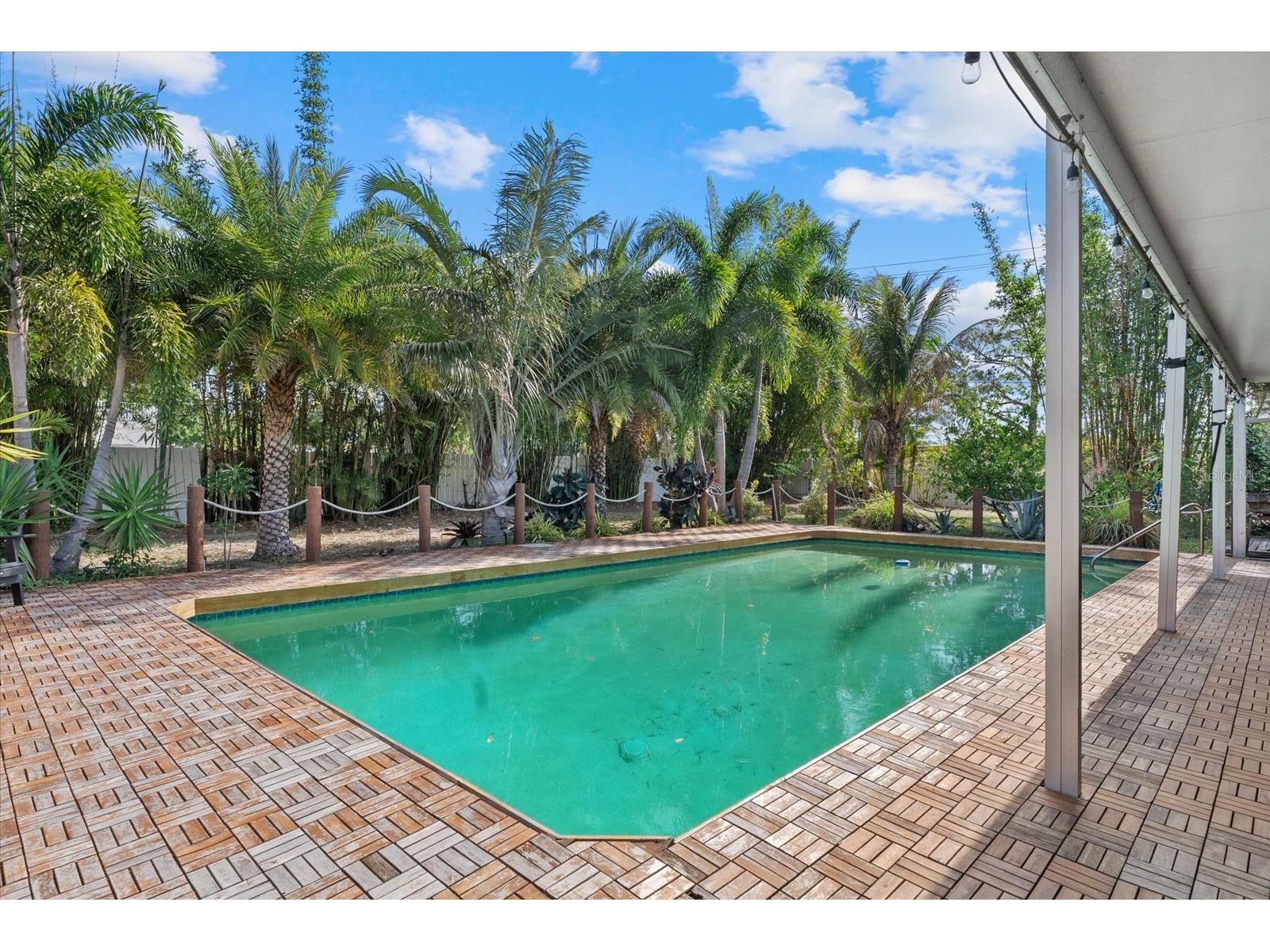 361 Scott Avenue Sarasota FL 34243 A4692752 image40