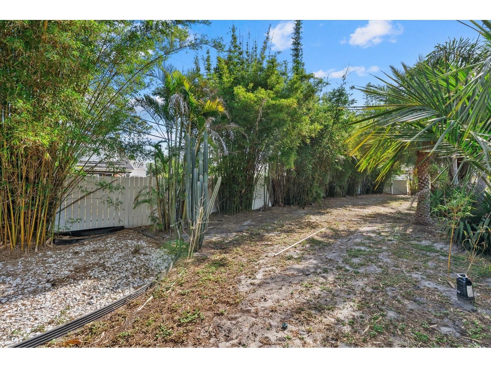 361 Scott Avenue Sarasota FL 34243 A4692752 image49