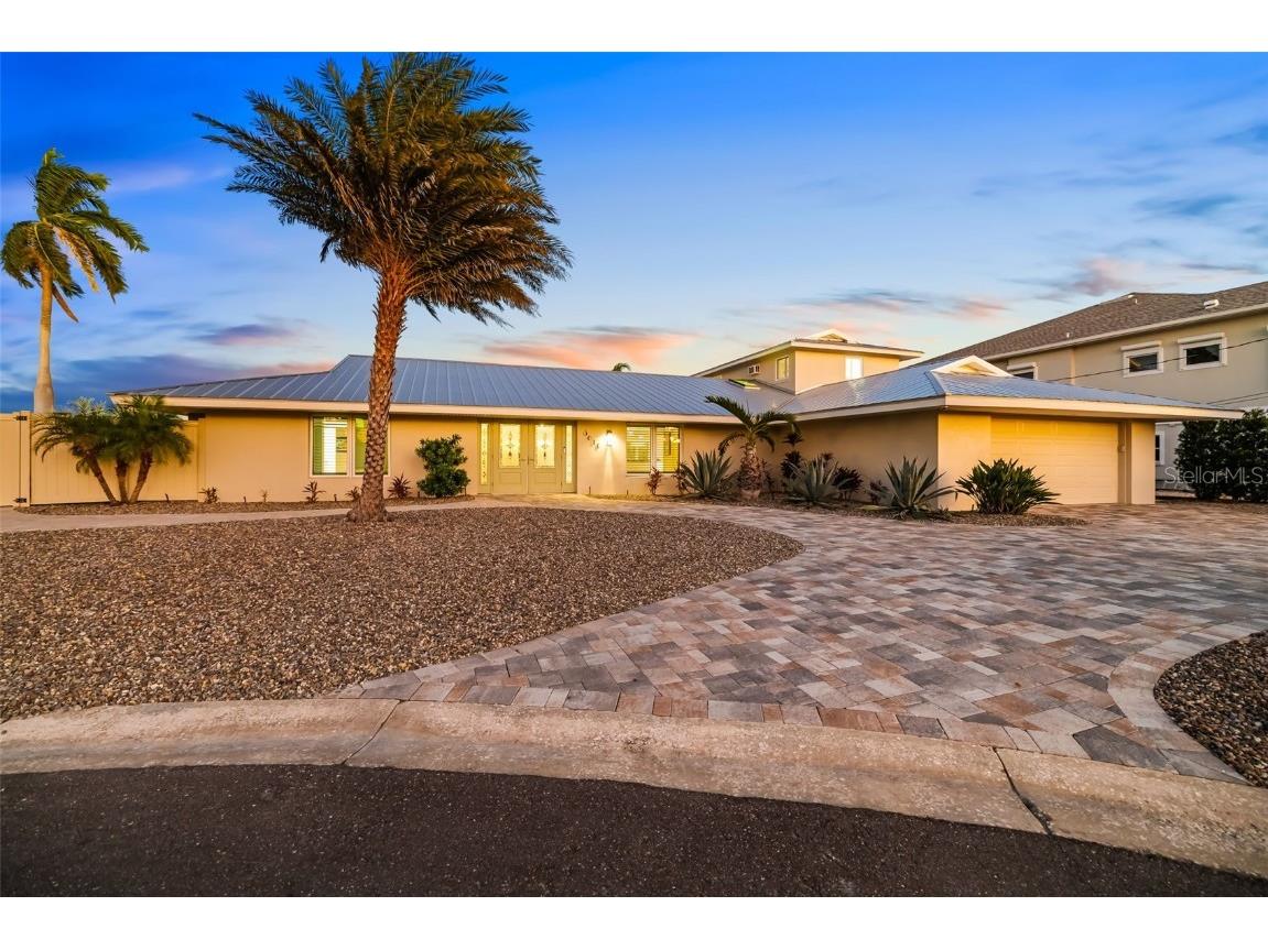 3611 Plumosa Terrace Bradenton FL 34210 - PALMA SOLA BAY A4672105 image1