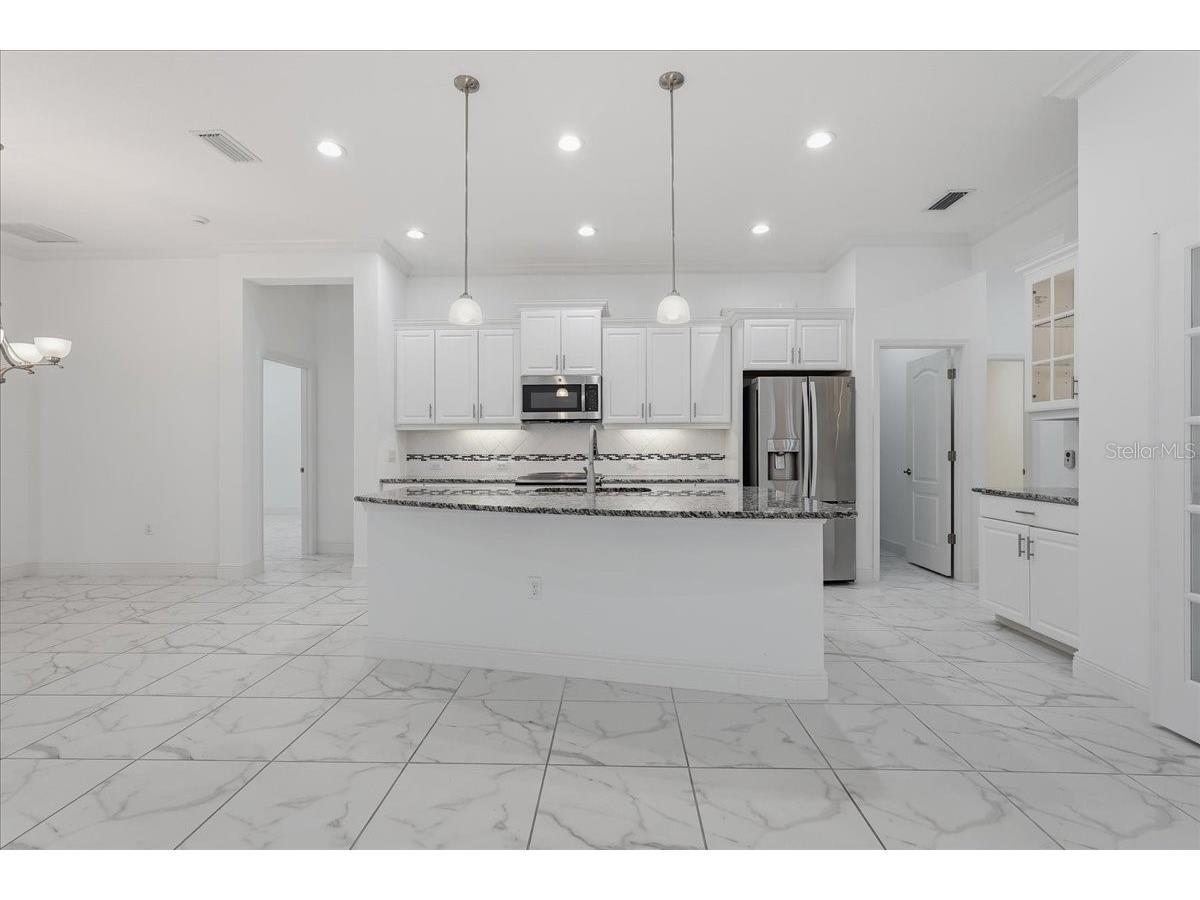 3613 Woodcliff Lake Terrace Sarasota FL 34243 A4696019 image14