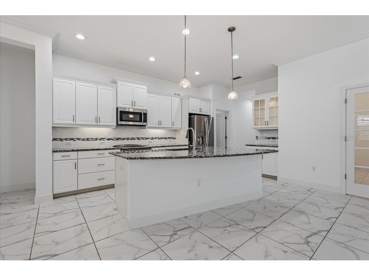 3613 Woodcliff Lake Terrace Sarasota FL 34243 A4696019 image15