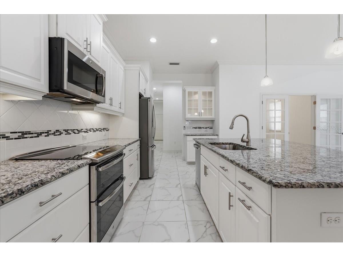 3613 Woodcliff Lake Terrace Sarasota FL 34243 A4696019 image16