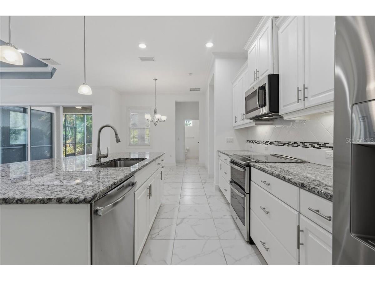 3613 Woodcliff Lake Terrace Sarasota FL 34243 A4696019 image17