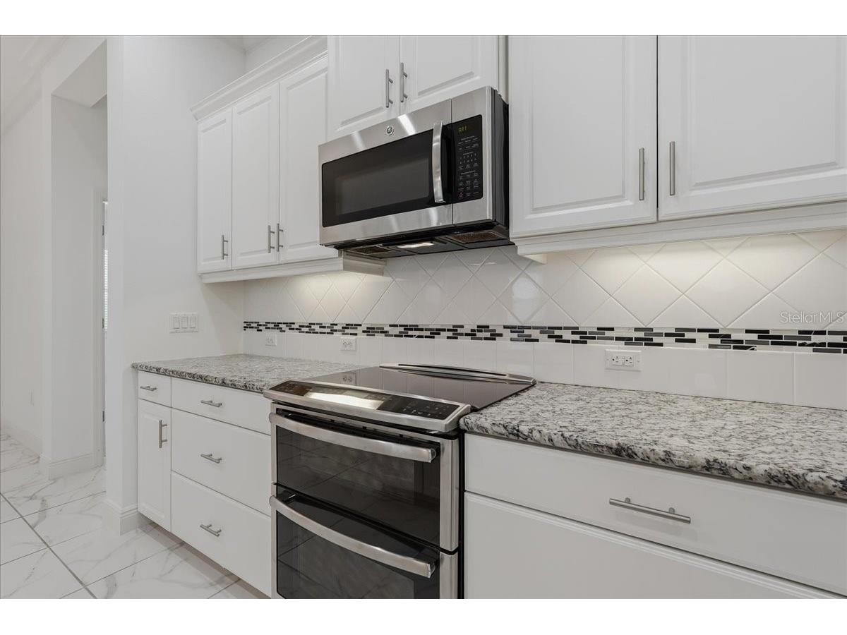 3613 Woodcliff Lake Terrace Sarasota FL 34243 A4696019 image19
