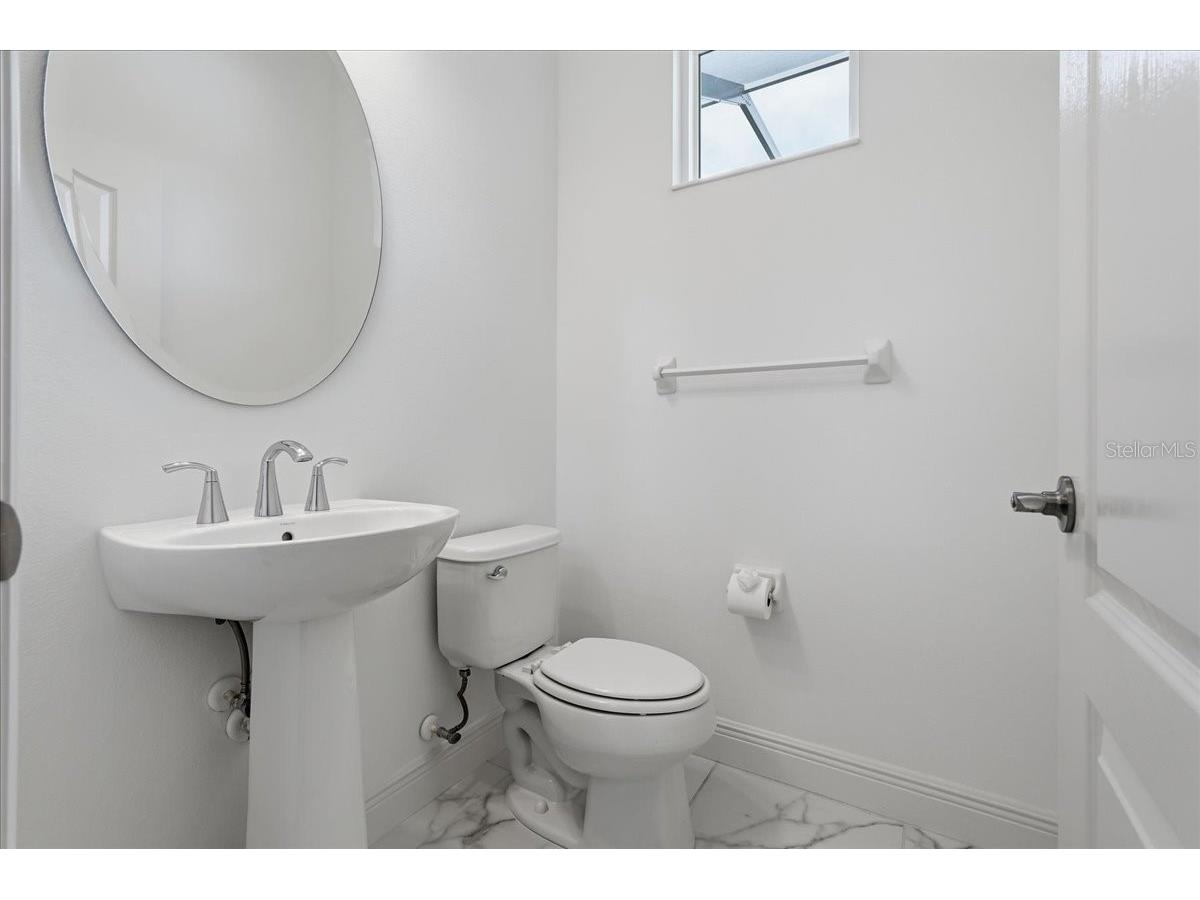3613 Woodcliff Lake Terrace Sarasota FL 34243 A4696019 image23