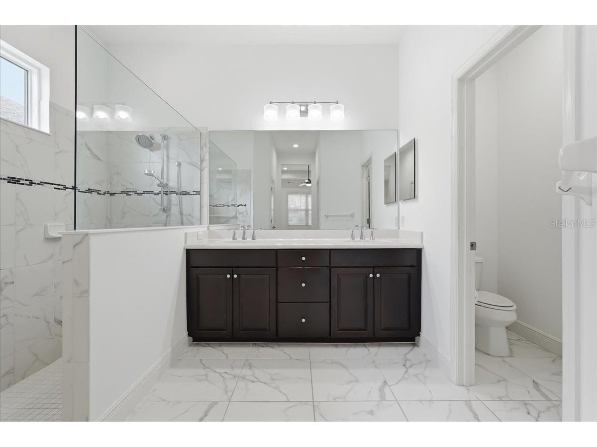 3613 Woodcliff Lake Terrace Sarasota FL 34243 A4696019 image35