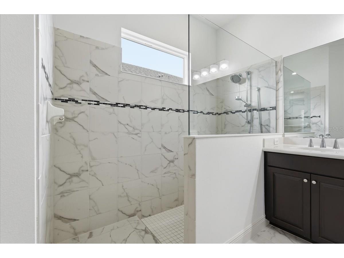 3613 Woodcliff Lake Terrace Sarasota FL 34243 A4696019 image36