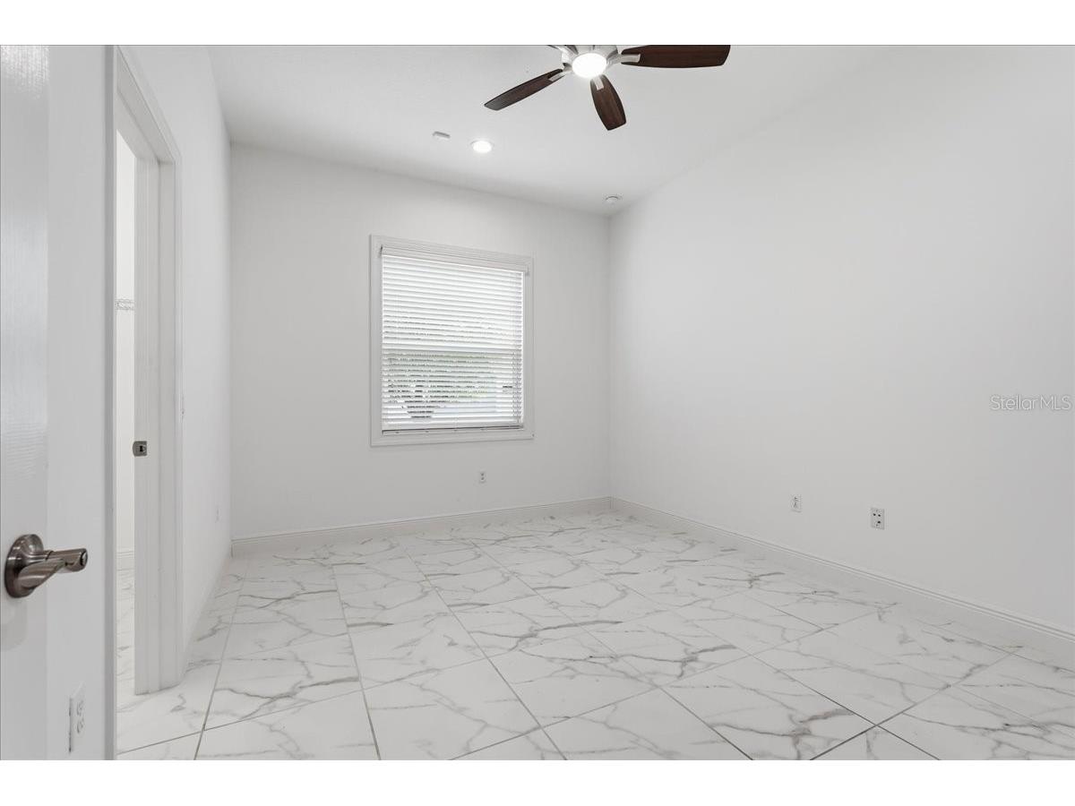 3613 Woodcliff Lake Terrace Sarasota FL 34243 A4696019 image39