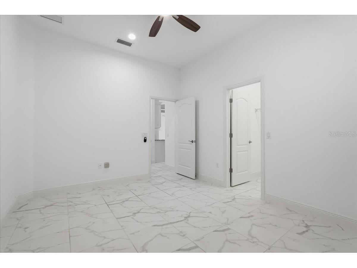 3613 Woodcliff Lake Terrace Sarasota FL 34243 A4696019 image40