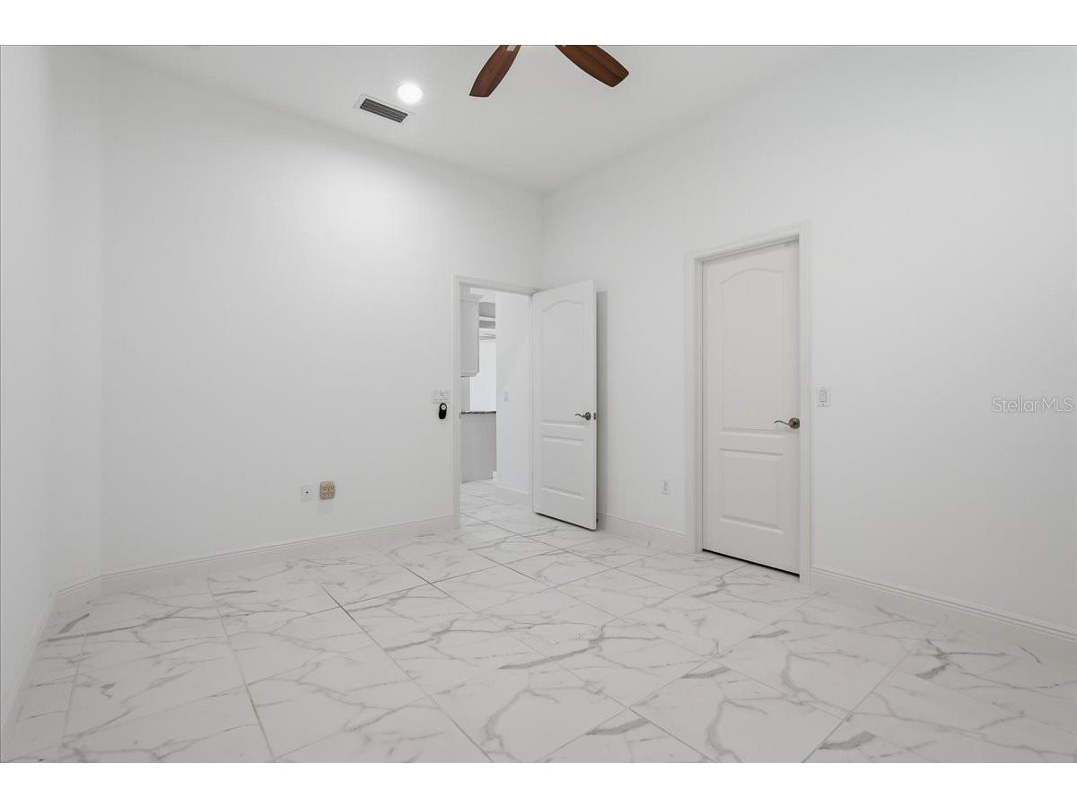3613 Woodcliff Lake Terrace Sarasota FL 34243 A4696019 image43